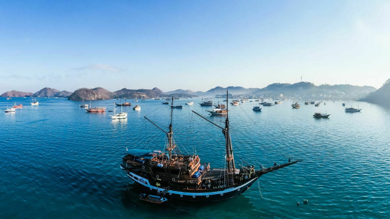 Paket Wisata Pulau Komodo | Kapal Labuan Bajo - Komodo Tour